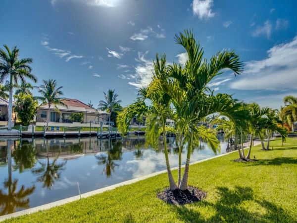Luxury Vacation Home in Cape Coral with Private Caged Pool and Hot Tub
