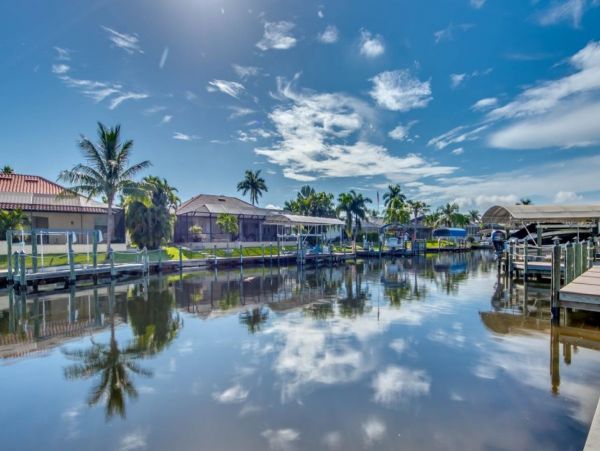 Luxury Vacation Home in Cape Coral with Private Caged Pool and Hot Tub