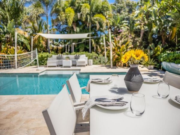 Fort Lauderdale Vacation Pool Home Four Bedroom