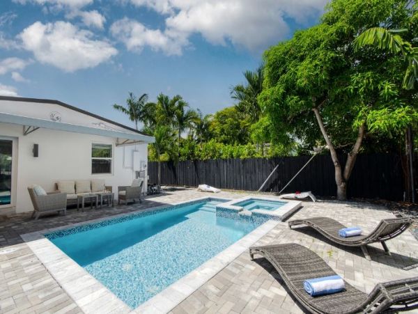 Fort Lauderdale Luxury Vacation Pool Home Four Bedroom