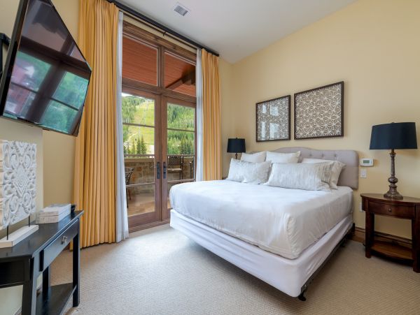 Vail Luxury Vacation Rental  4-Bedroom Lionshead Village Condo with Mountain Views
