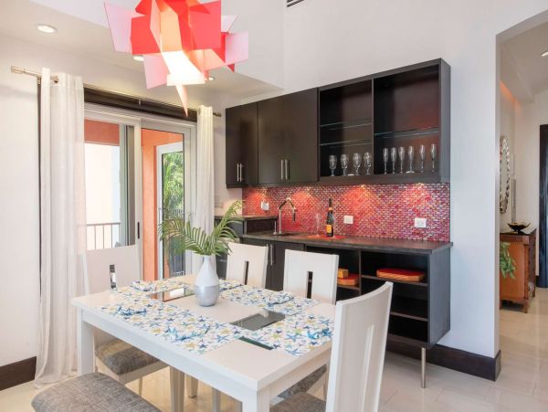 Luxury 3 Bedroom Condo in Cayman Islands Sleeps 8