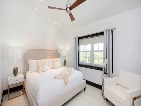 Luxury 3 Bedroom Condo in Cayman Islands Sleeps 8