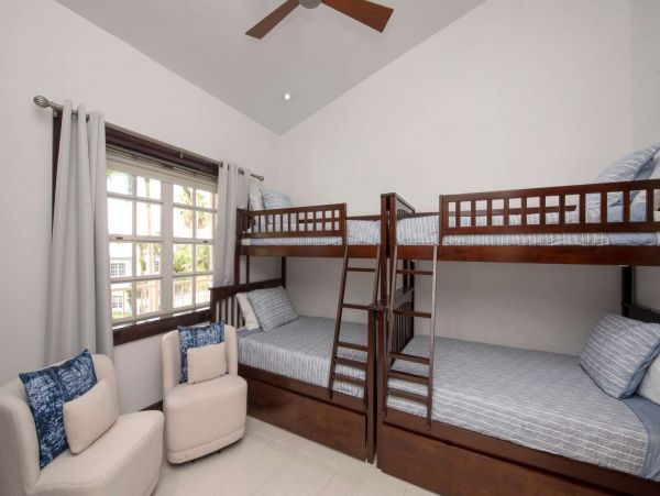 Luxury 3 Bedroom Condo in Cayman Islands Sleeps 8