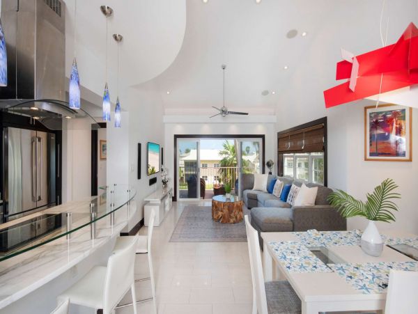 Luxury 3 Bedroom Condo in Cayman Islands Sleeps 8