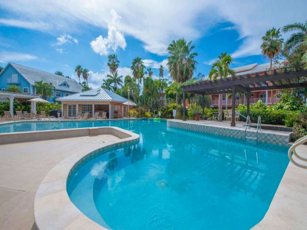 Luxury 3 Bedroom Condo in Cayman Islands Sleeps 8