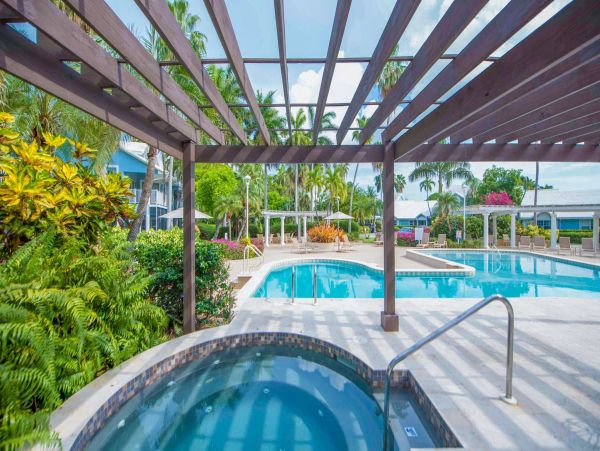 Luxury 3 Bedroom Condo in Cayman Islands Sleeps 8