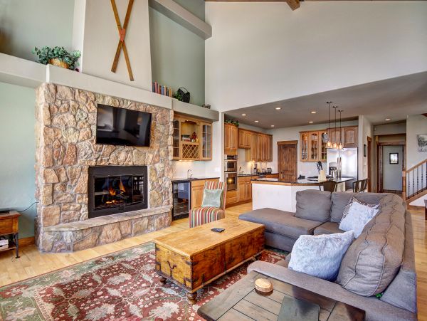 Four Bedroom Duplex with Beautiful Mountain Views