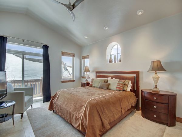 Four Bedroom Duplex with Beautiful Mountain Views