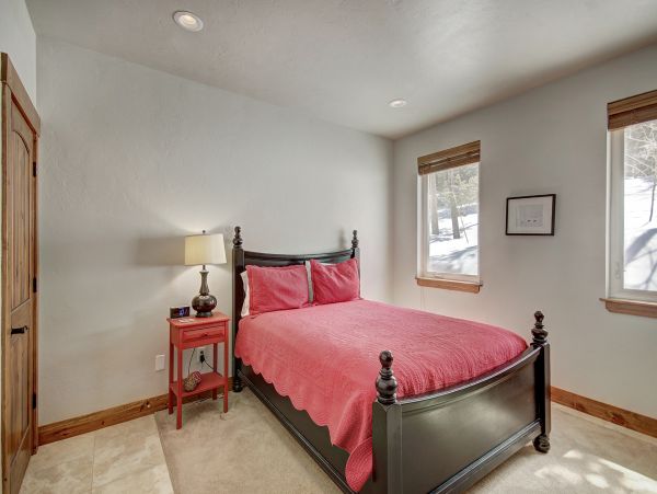 Four Bedroom Duplex with Beautiful Mountain Views