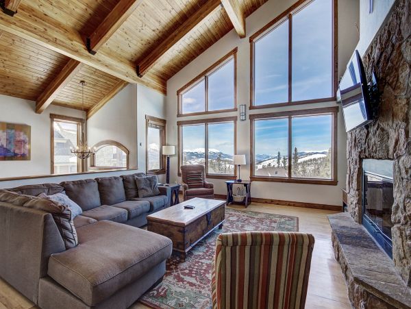 Four Bedroom Duplex with Beautiful Mountain Views