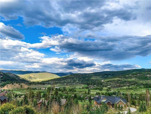 Five Bedroom Vacation Home in Breckenridge Sleeps Twelve Guests