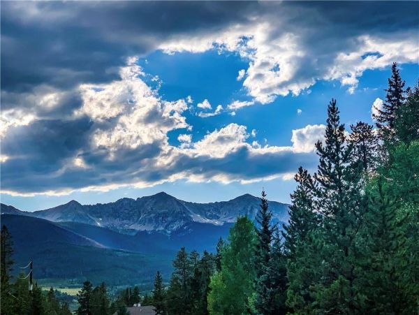 Five Bedroom Vacation Home in Breckenridge Sleeps Twelve Guests