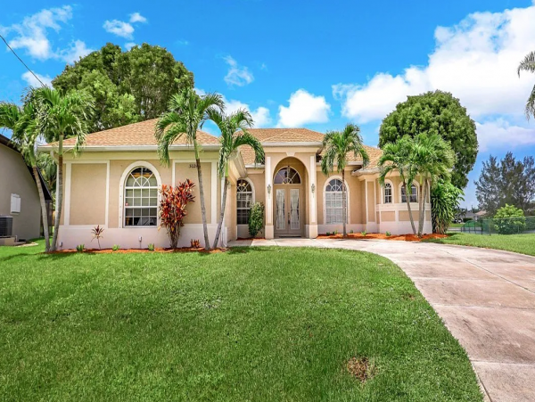 Cape Coral Vacation Home Four Bedroom Water Views