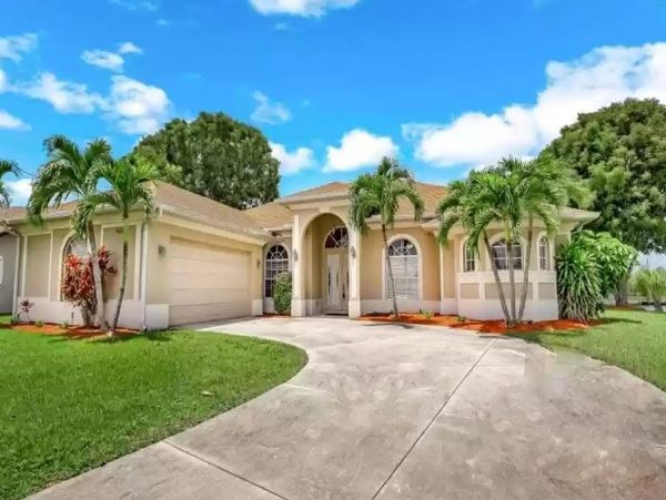 Cape Coral Vacation Home Four Bedroom Water Views