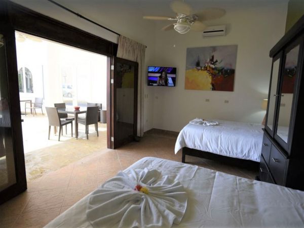 Beachfront Vacation Villa Jaco with 2 Pools & Sleeps 25