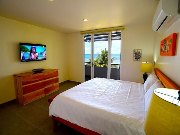Luxury Beachfront Mansion with 13 Bedrooms Sleeps 20