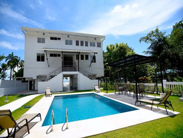 Luxury Beachfront Mansion with 13 Bedrooms Sleeps 20