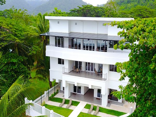 Luxury Beachfront Mansion with 13 Bedrooms Sleeps 20