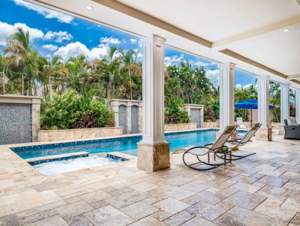 Kihei Luxury Vacation Pool House 6 Bedrooms Walk to Beach