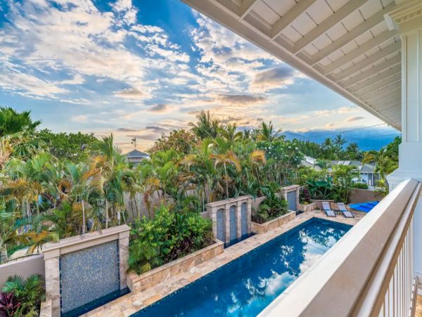 Kihei Luxury Vacation Pool House 6 Bedrooms Walk to Beach