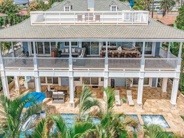 Kihei Luxury Vacation Pool House 6 Bedrooms Walk to Beach