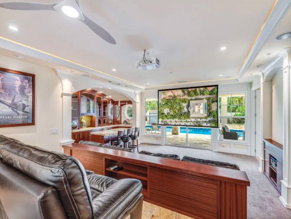 Kihei Luxury Vacation Pool House 6 Bedrooms Walk to Beach