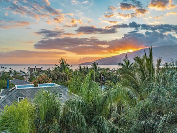 Kihei Luxury Vacation Pool House 6 Bedrooms Walk to Beach
