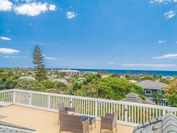 Kihei Luxury Vacation Pool House 6 Bedrooms Walk to Beach