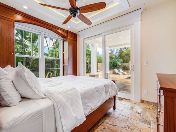 Kihei Luxury Vacation Pool House 6 Bedrooms Walk to Beach