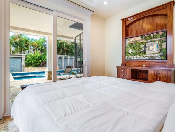 Kihei Luxury Vacation Pool House 6 Bedrooms Walk to Beach