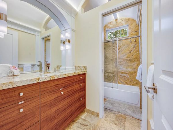 Kihei Luxury Vacation Pool House 6 Bedrooms Walk to Beach