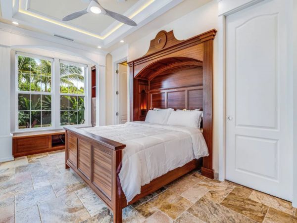 Kihei Luxury Vacation Pool House 6 Bedrooms Walk to Beach