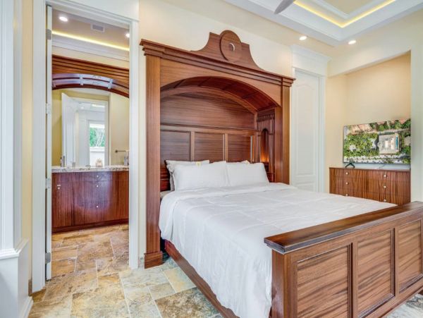 Kihei Luxury Vacation Pool House 6 Bedrooms Walk to Beach
