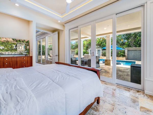 Kihei Luxury Vacation Pool House 6 Bedrooms Walk to Beach