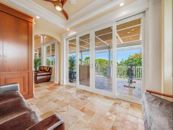 Kihei Luxury Vacation Pool House 6 Bedrooms Walk to Beach