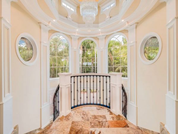 Kihei Luxury Vacation Pool House 6 Bedrooms Walk to Beach
