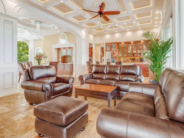 Kihei Luxury Vacation Pool House 6 Bedrooms Walk to Beach