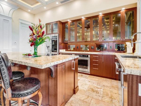 Kihei Luxury Vacation Pool House 6 Bedrooms Walk to Beach