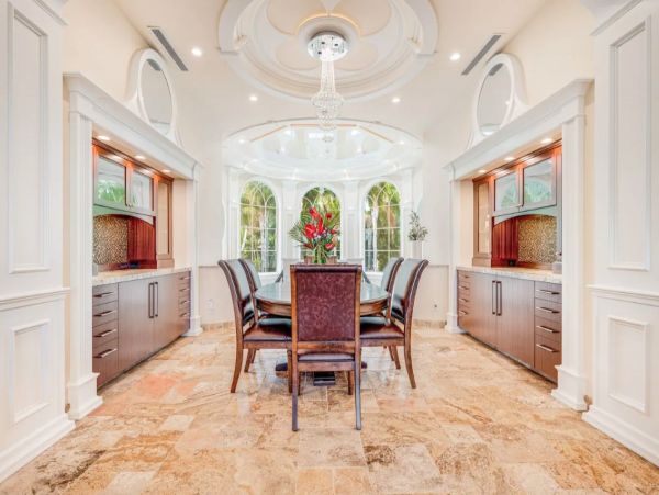 Kihei Luxury Vacation Pool House 6 Bedrooms Walk to Beach