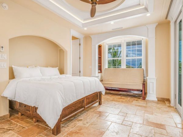 Kihei Luxury Vacation Pool House 6 Bedrooms Walk to Beach