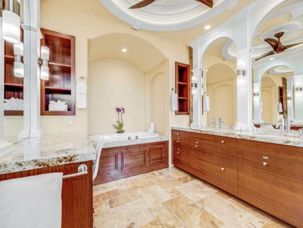 Kihei Luxury Vacation Pool House 6 Bedrooms Walk to Beach