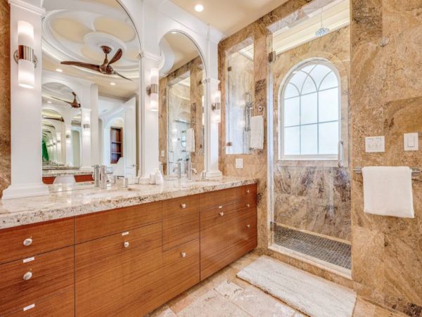 Kihei Luxury Vacation Pool House 6 Bedrooms Walk to Beach