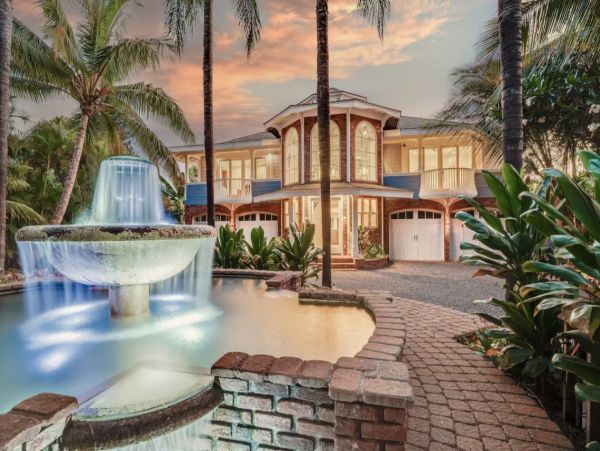 Kihei Luxury Vacation Pool House 6 Bedrooms Walk to Beach