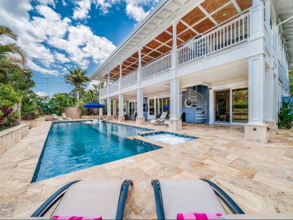 Kihei Luxury Vacation Pool House 6 Bedrooms Walk to Beach