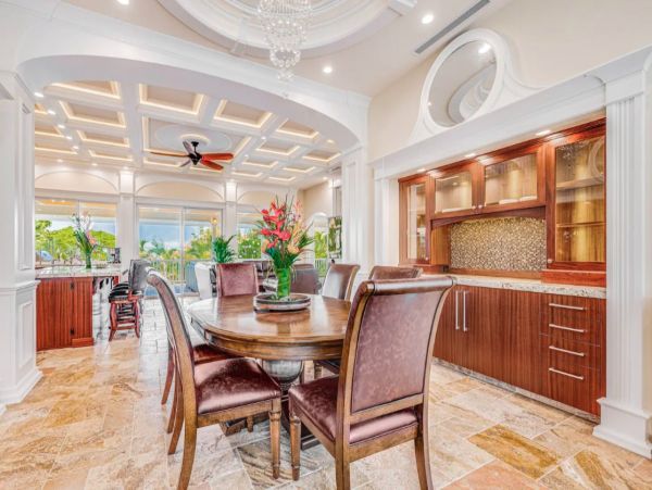 Kihei Luxury Vacation Pool House 6 Bedrooms Walk to Beach