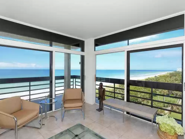 Luxury Beachplace Condo on 4th floor Corner unit