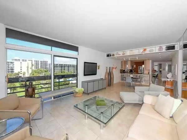 Luxury Beachplace Condo on 4th floor Corner unit