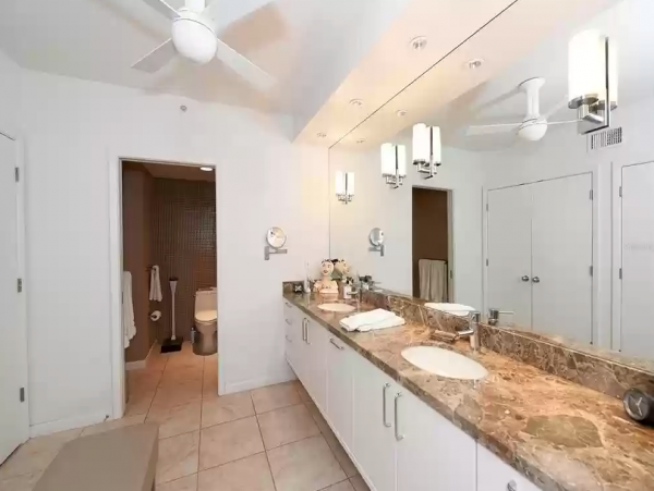 Luxury Beachplace Condo on 4th floor Corner unit