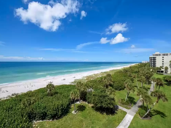 Luxury Beachplace Condo on 4th floor Corner unit